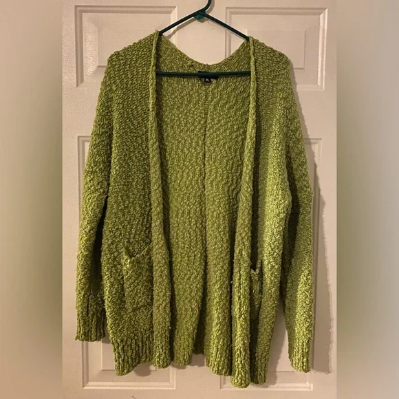 M/L Green Sweater Pockets Cute Vintage Look Boutique Purchase Measurements N Pic - Picture 17 of 17